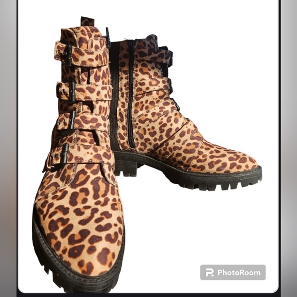 Exotic Leopard Print 🐆 Buckled, Zippered Combat Boots - Picture 8 of 10